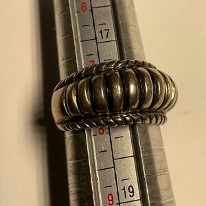 Sterling silver shrimp dome ring 
Nice vintage item
Marked CM 
Ring size 7.5